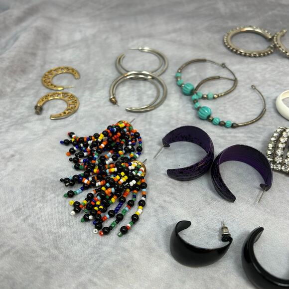 Lot 13 Vintage 70s Costume Jewelry Earrings Hoops Gold Tone Boho Silver Tone - Picture 3 of 5